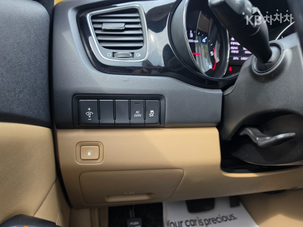 Kia Carnival — miniaturë 18