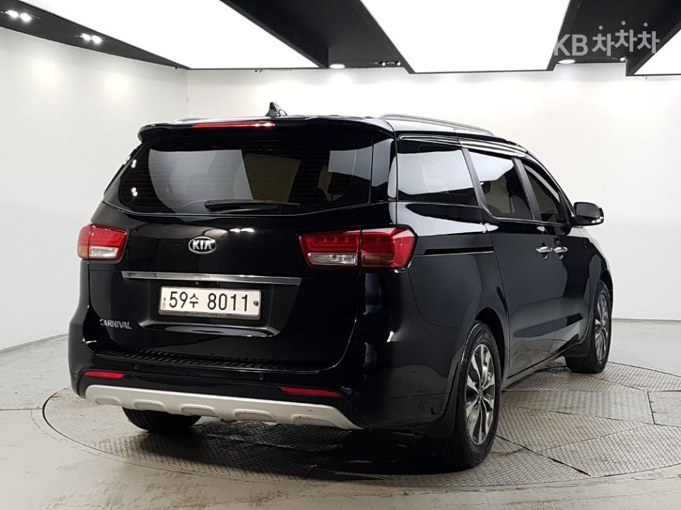 Kia Carnival — miniaturë 4