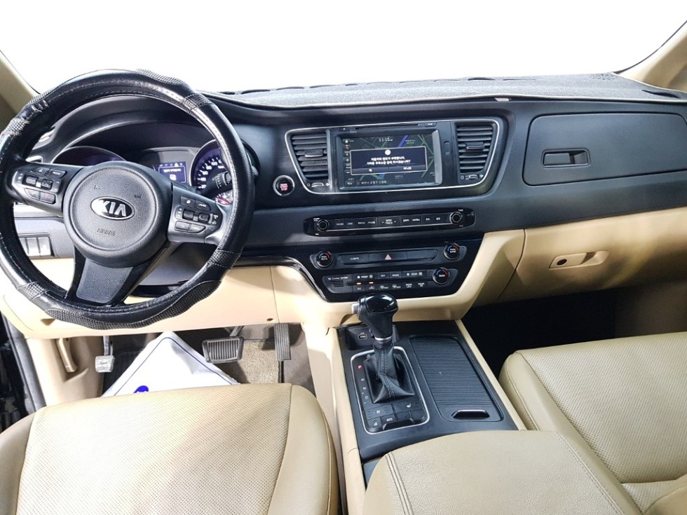 Kia Carnival — miniaturë 5