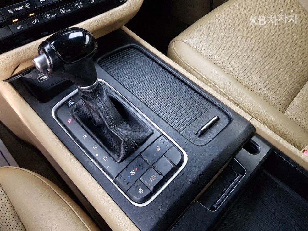 Kia Carnival — miniaturë 8