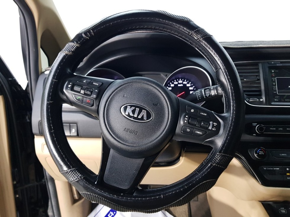 Kia Carnival — miniaturë 9