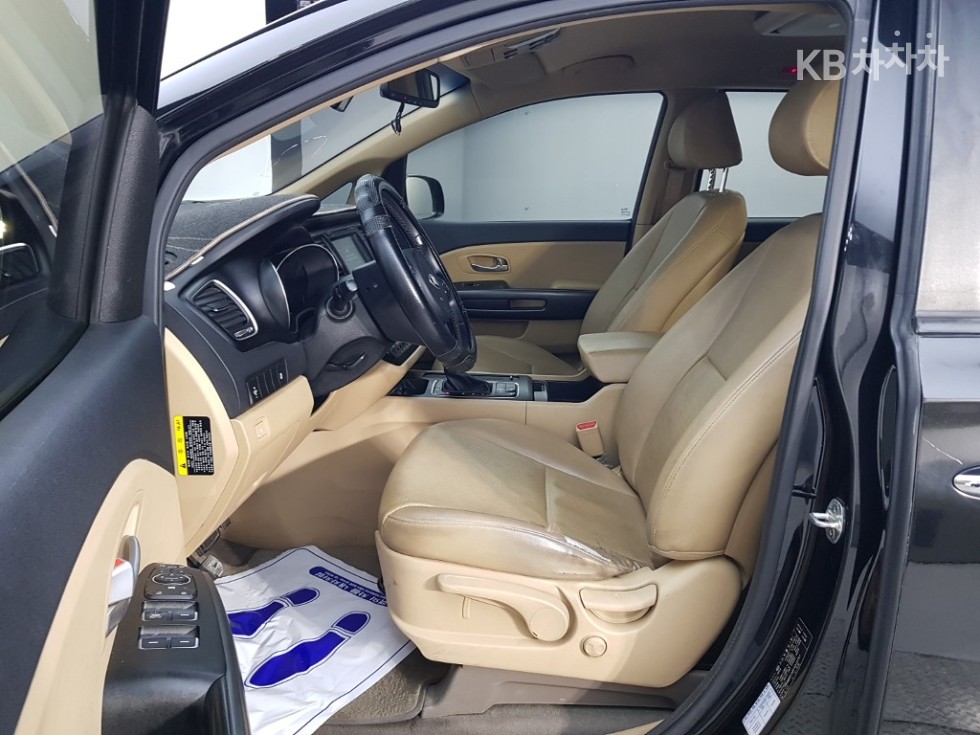 Kia Carnival — miniaturë 11