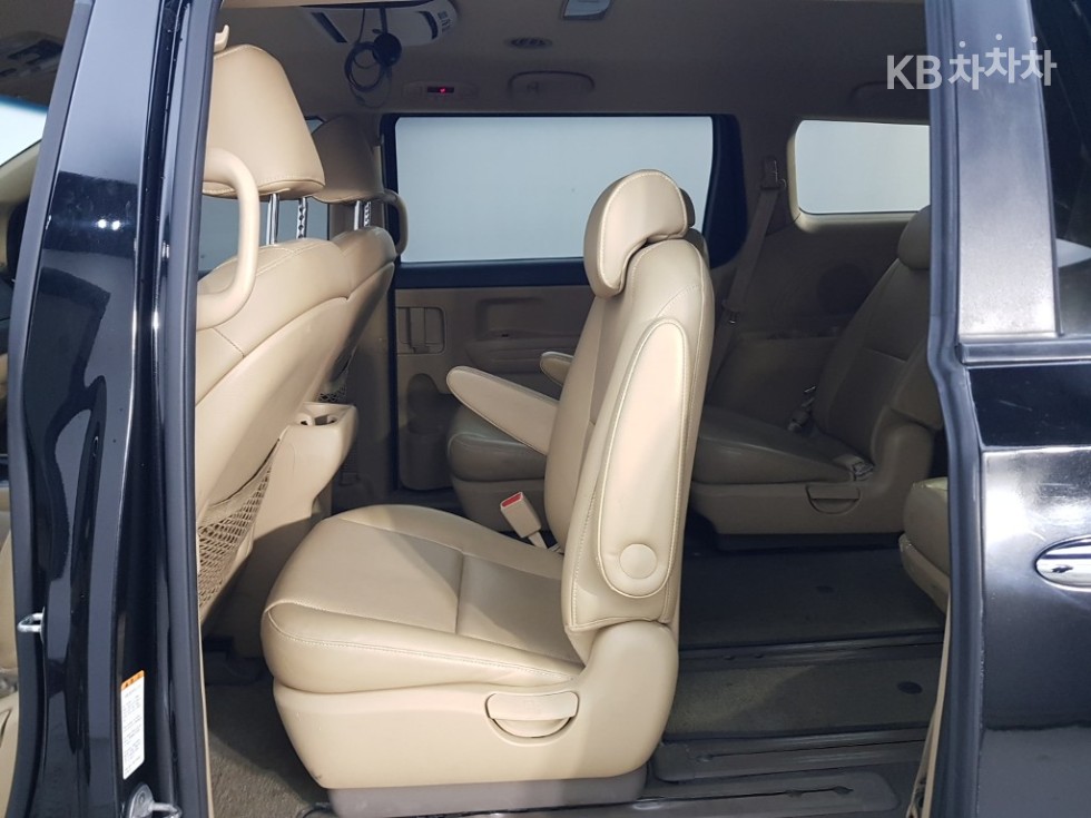 Kia Carnival — miniaturë 12