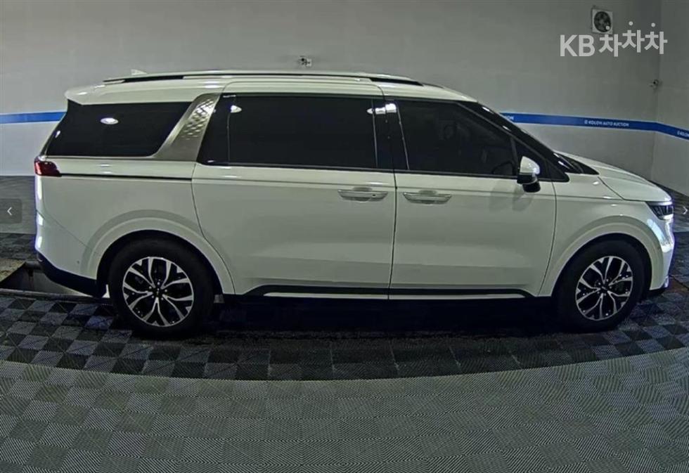 Kia Carnival — miniaturë 3