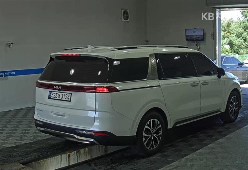 Kia Carnival — miniaturë 4