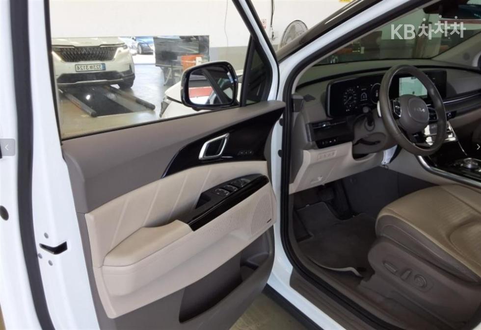 Kia Carnival — miniaturë 9