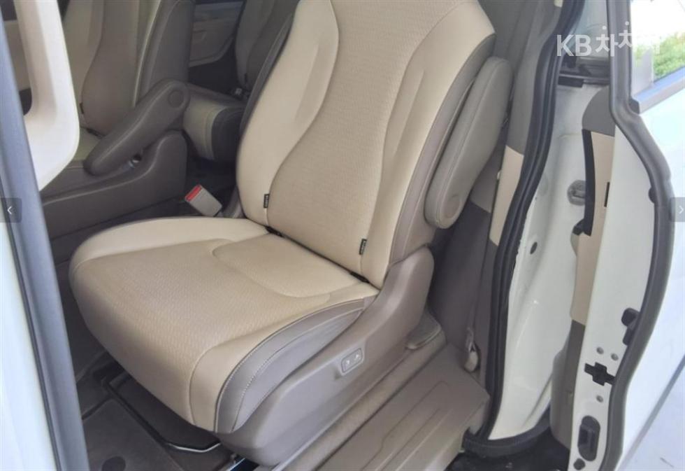 Kia Carnival — miniaturë 11
