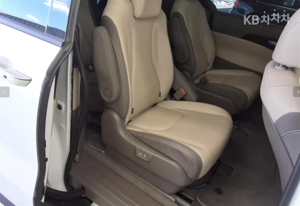 Kia Carnival — miniaturë 12