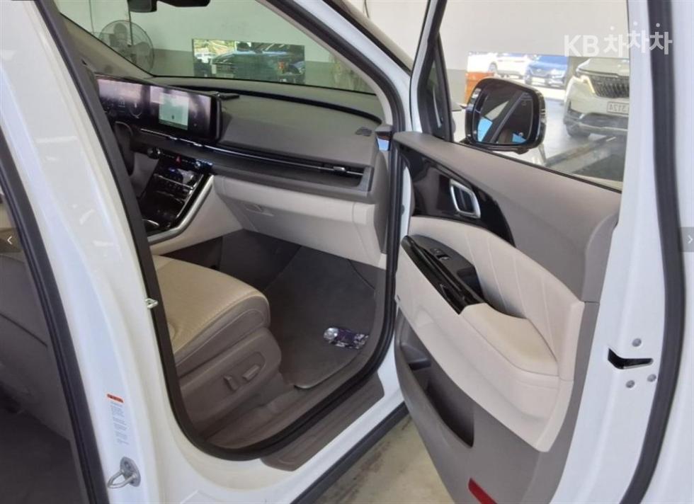 Kia Carnival — miniaturë 13