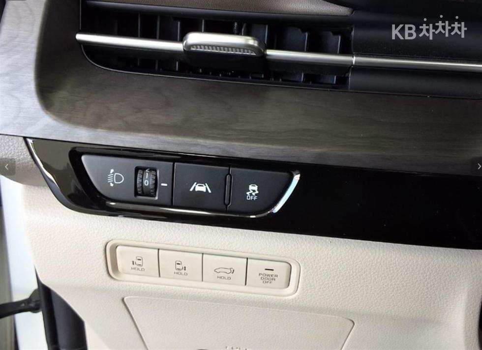 Kia Carnival — miniaturë 17
