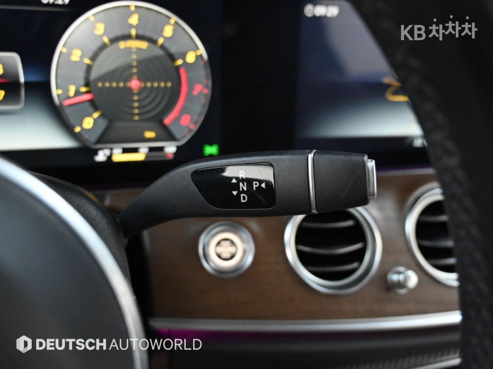 Mercedes-Benz E-klasse — miniaturë 9