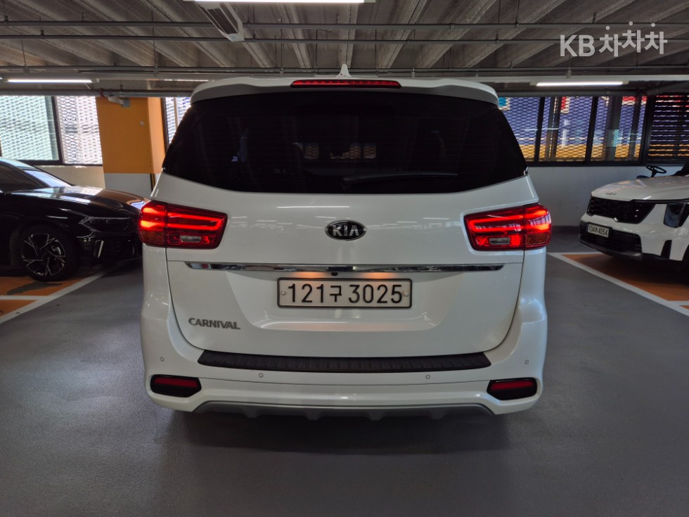Kia Carnival — miniaturë 5