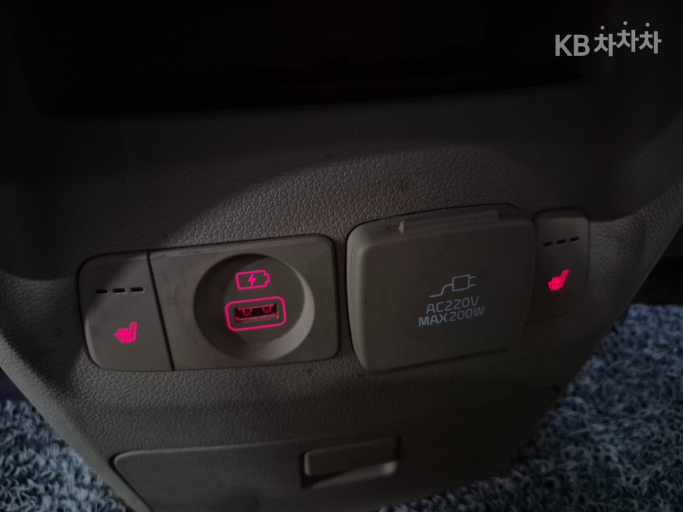 Kia Carnival — miniaturë 9