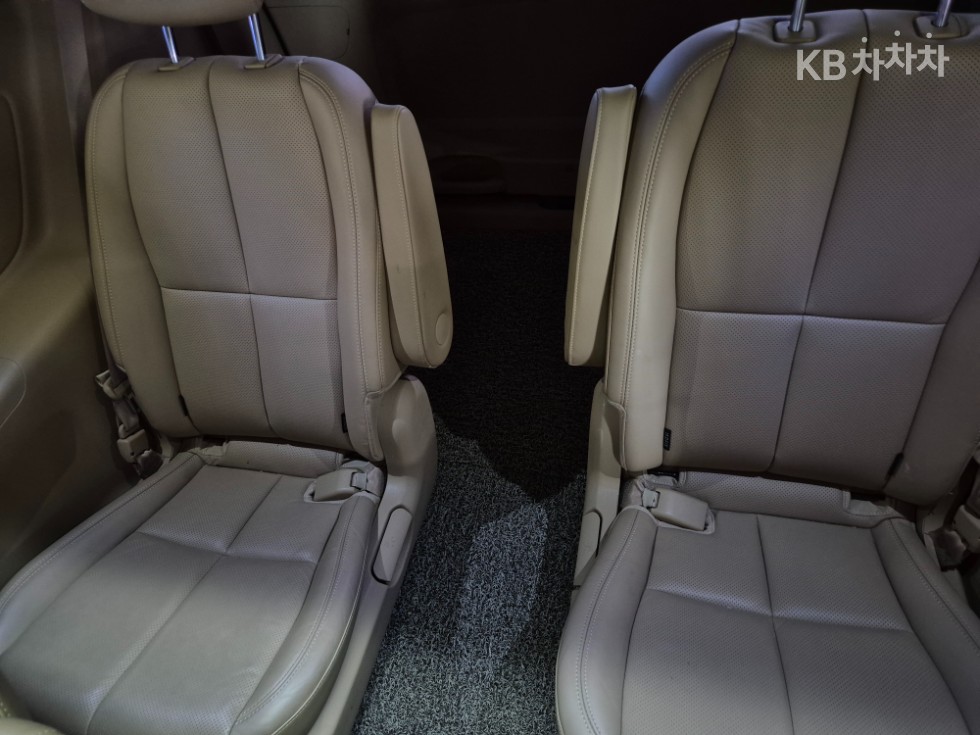 Kia Carnival — miniaturë 10