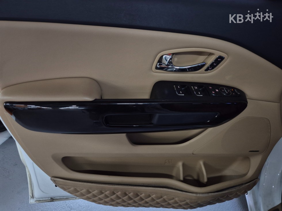 Kia Carnival — miniaturë 11