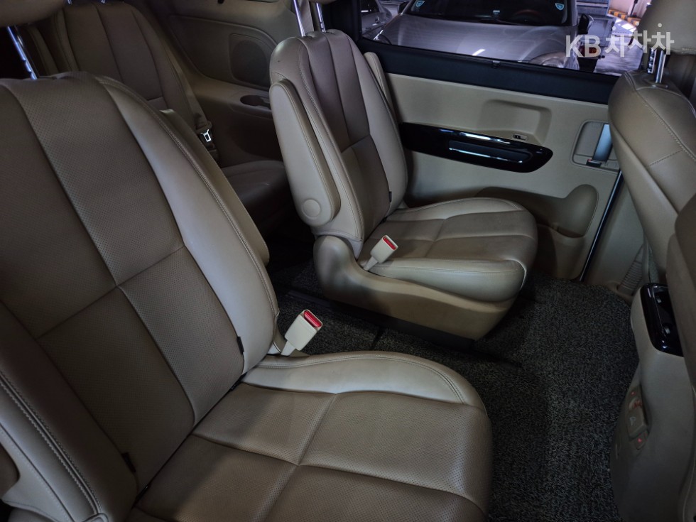 Kia Carnival — miniaturë 12