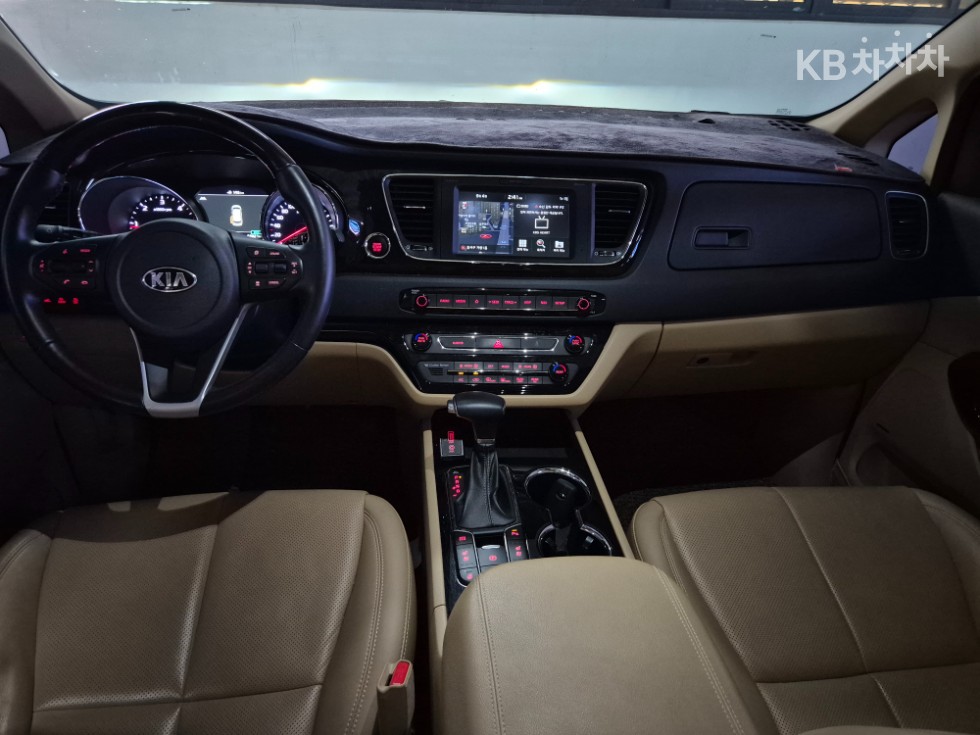 Kia Carnival — miniaturë 13