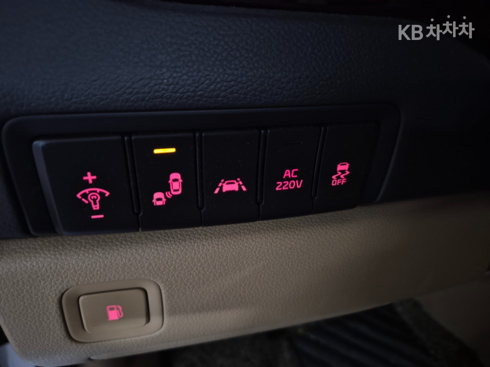 Kia Carnival — miniaturë 16