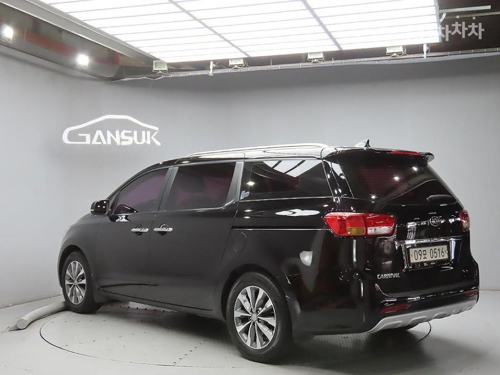 Kia Carnival — miniaturë 3
