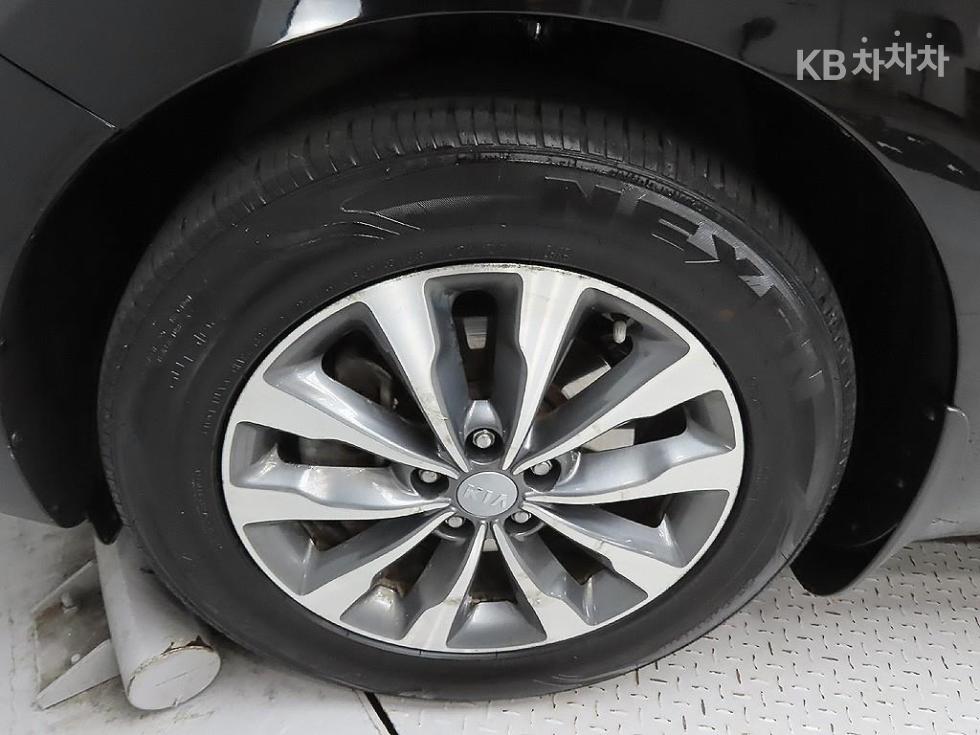 Kia Carnival — miniaturë 5