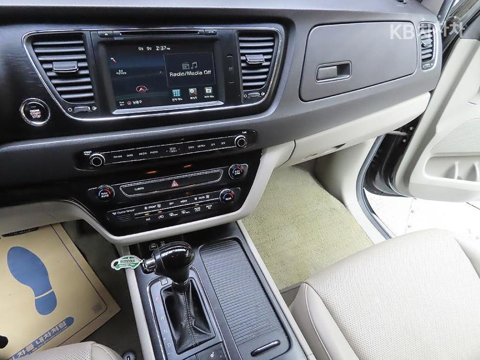 Kia Carnival — miniaturë 7