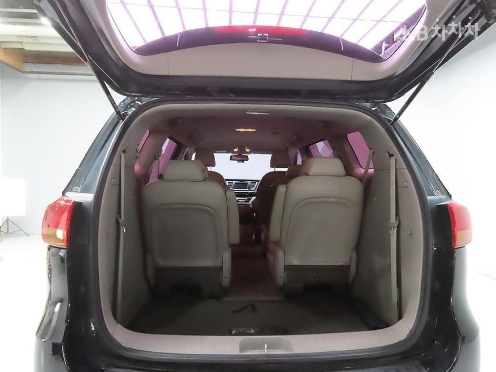 Kia Carnival — miniaturë 9