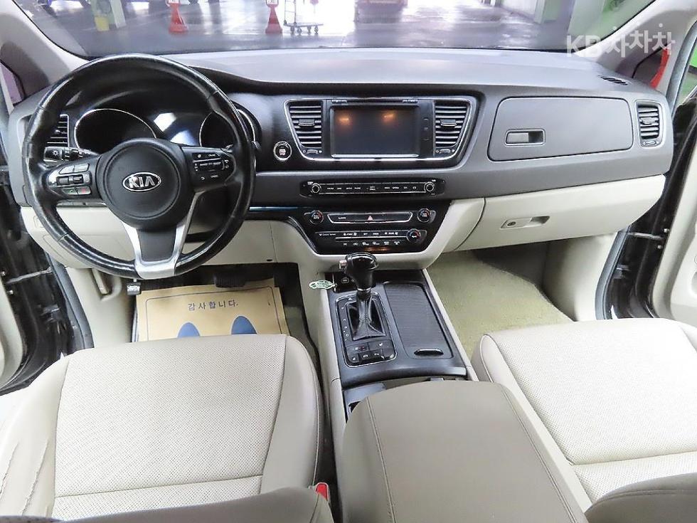 Kia Carnival — miniaturë 12
