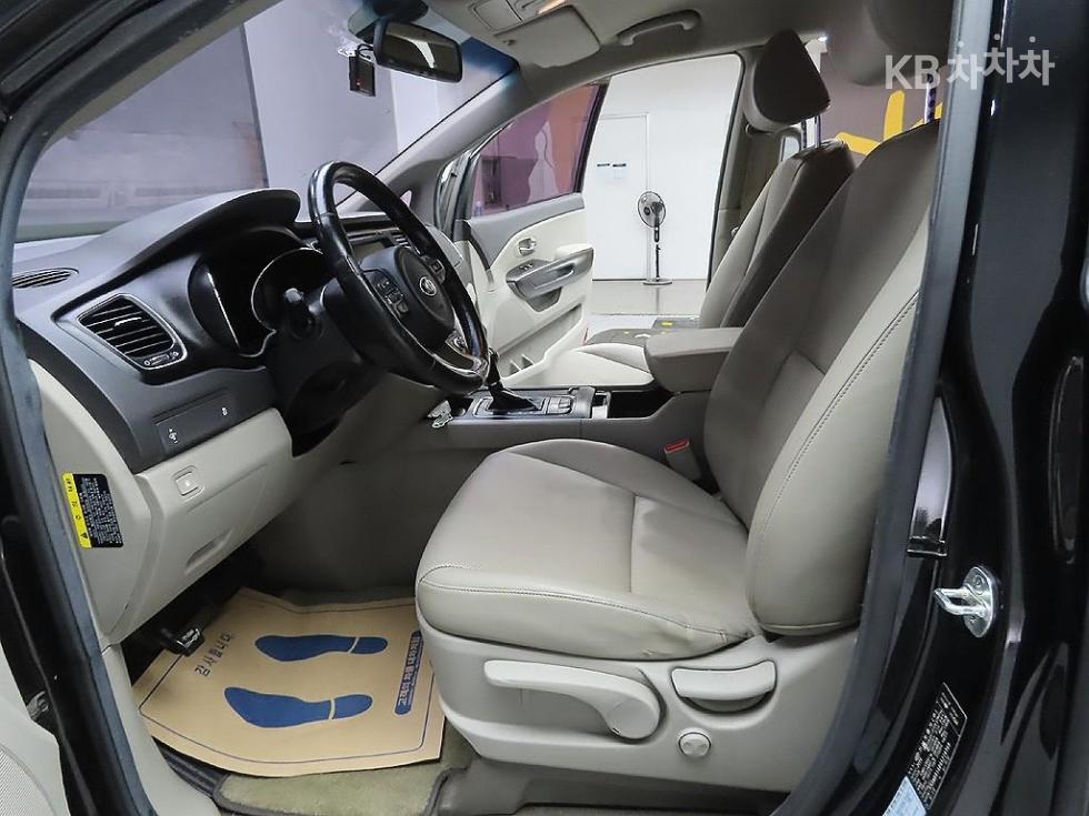 Kia Carnival — miniaturë 13