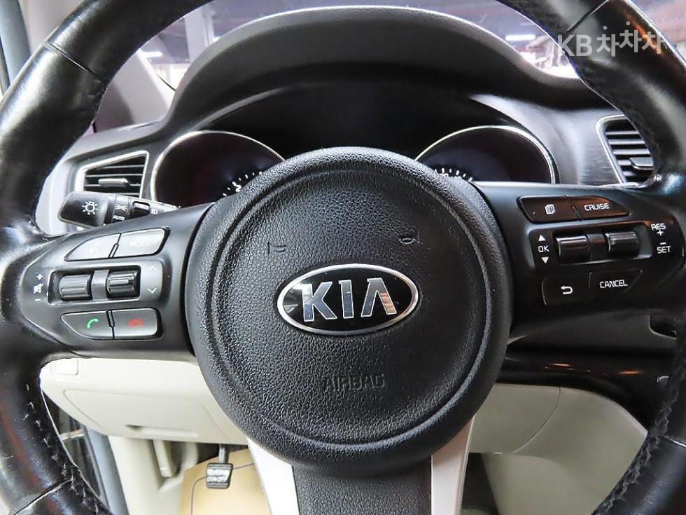 Kia Carnival — miniaturë 15