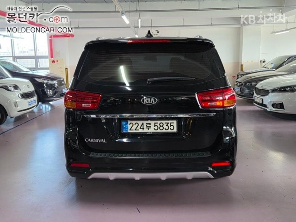 Kia Carnival — miniaturë 7