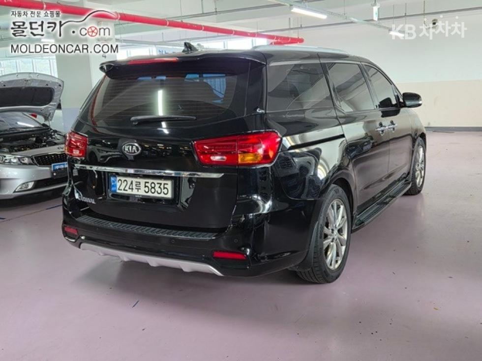 Kia Carnival — miniaturë 8