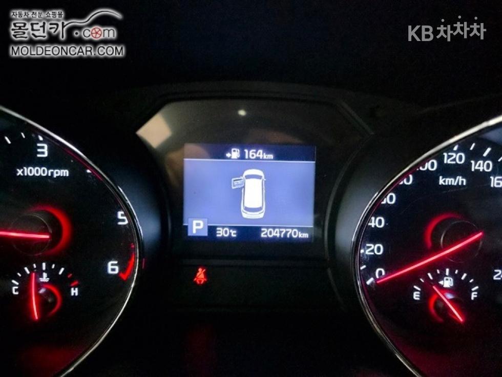 Kia Carnival — miniaturë 9