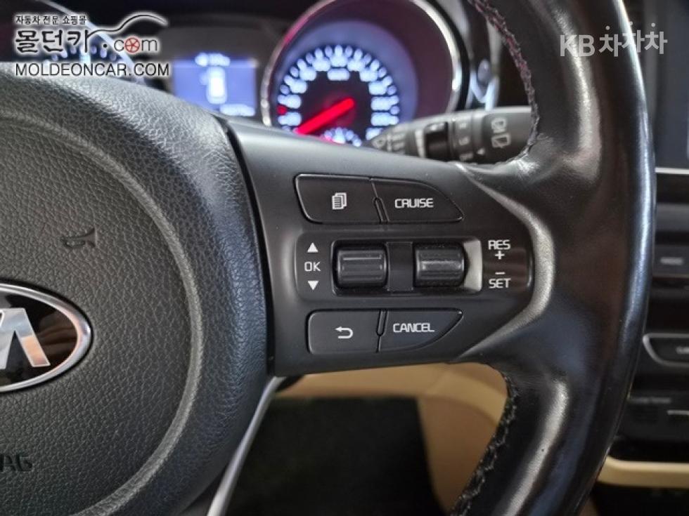 Kia Carnival — miniaturë 11
