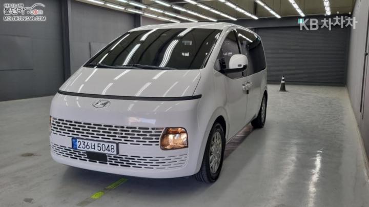 Hyundai Staria 2.2 투어러 9 모던 — foto 1