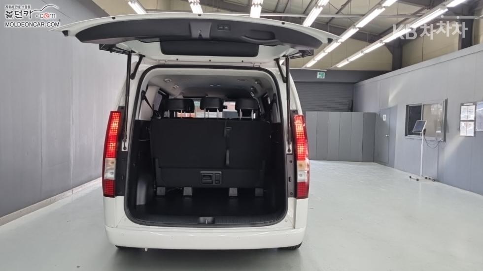 Hyundai Staria — miniaturë 18