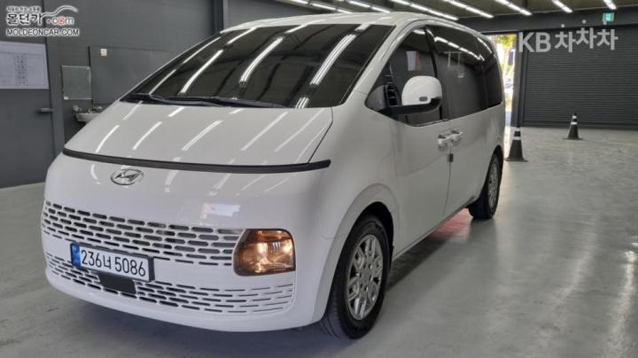 Hyundai Staria 2.2 투어러 9 모던 — foto 1