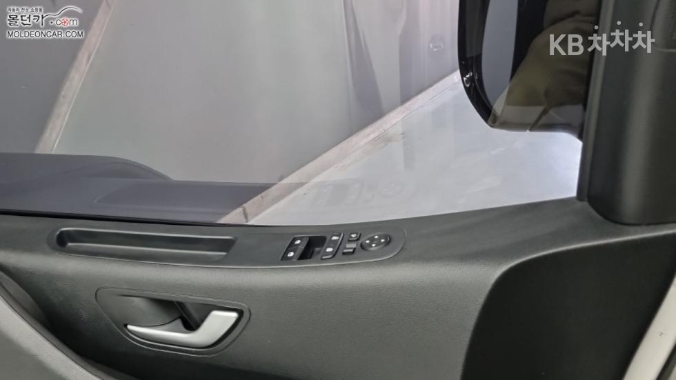 Hyundai Staria — miniaturë 17