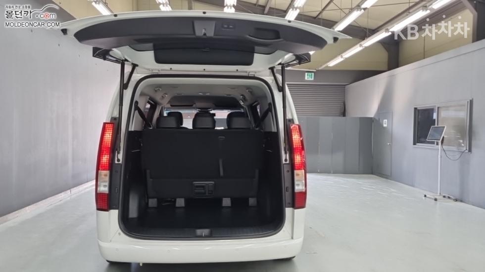 Hyundai Staria — miniaturë 18