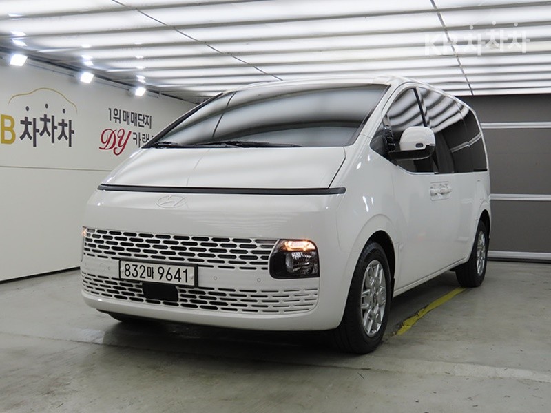 Hyundai Staria