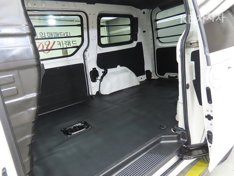 Hyundai Staria — miniaturë 6