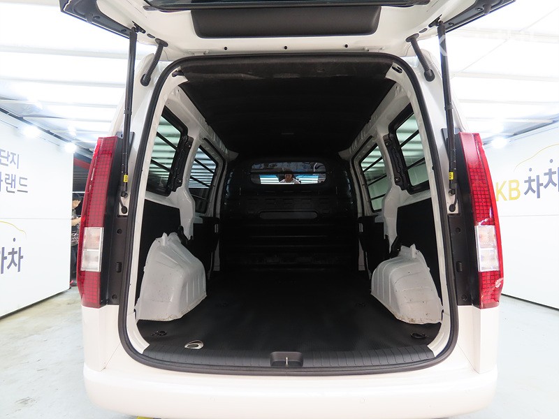Hyundai Staria — miniaturë 18