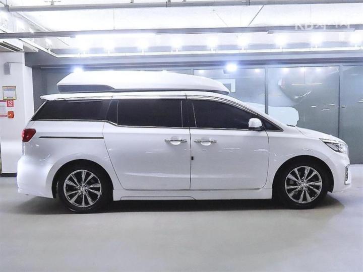 Kia Carnival — miniaturë 3