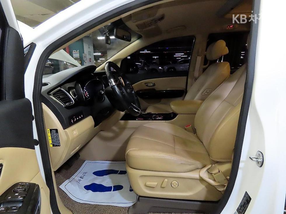 Kia Carnival — miniaturë 6