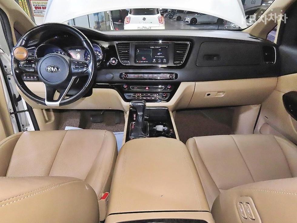 Kia Carnival — miniaturë 10