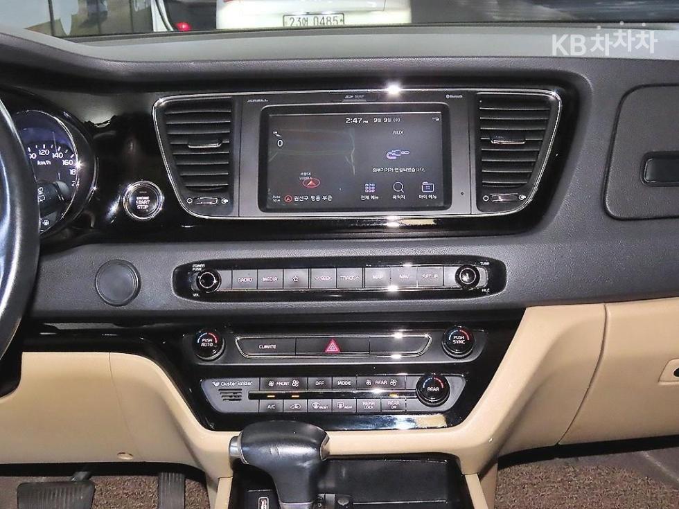 Kia Carnival — miniaturë 11