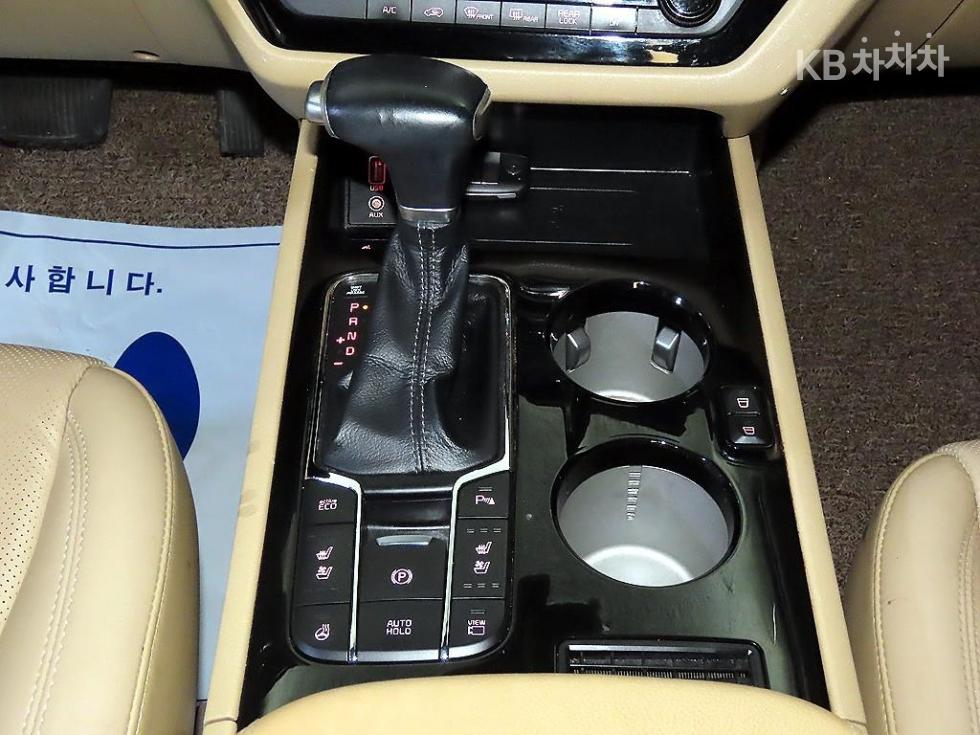Kia Carnival — miniaturë 12
