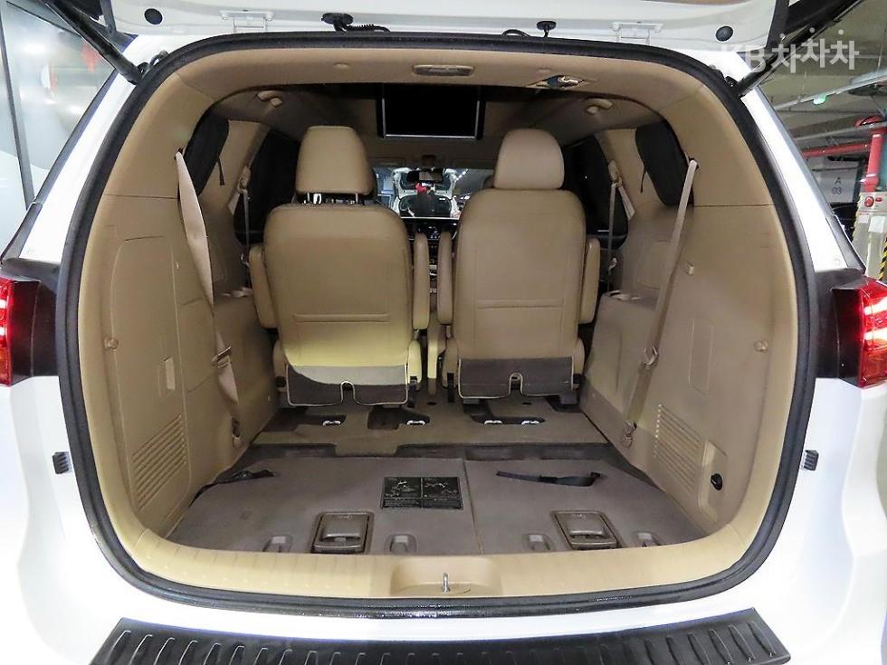 Kia Carnival — miniaturë 15