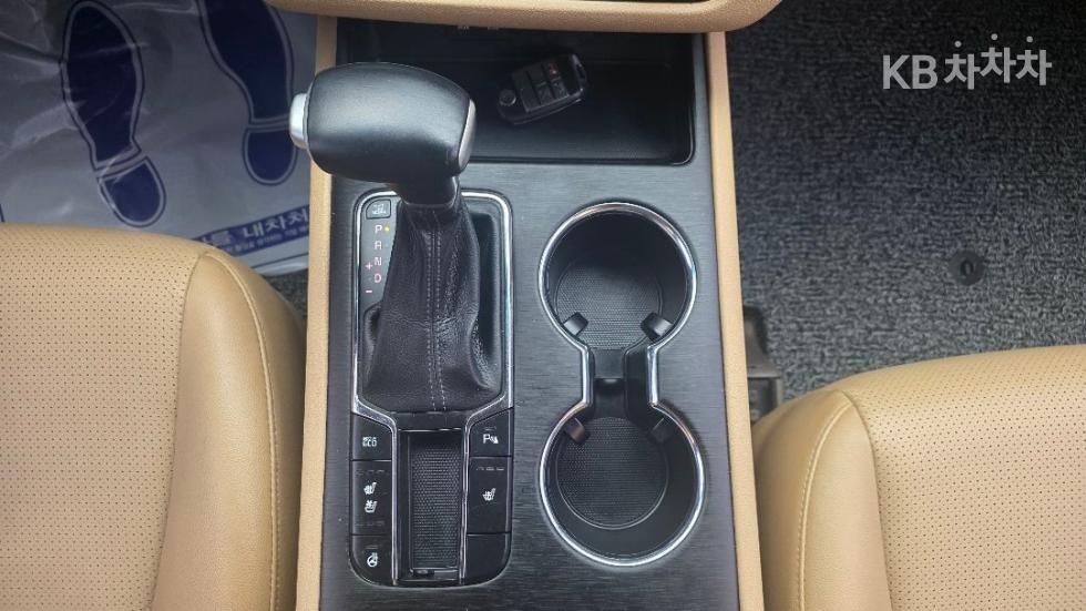 Kia Carnival — miniaturë 10