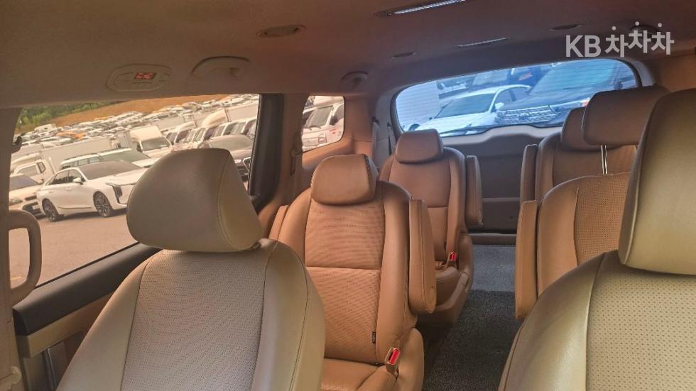Kia Carnival — miniaturë 11