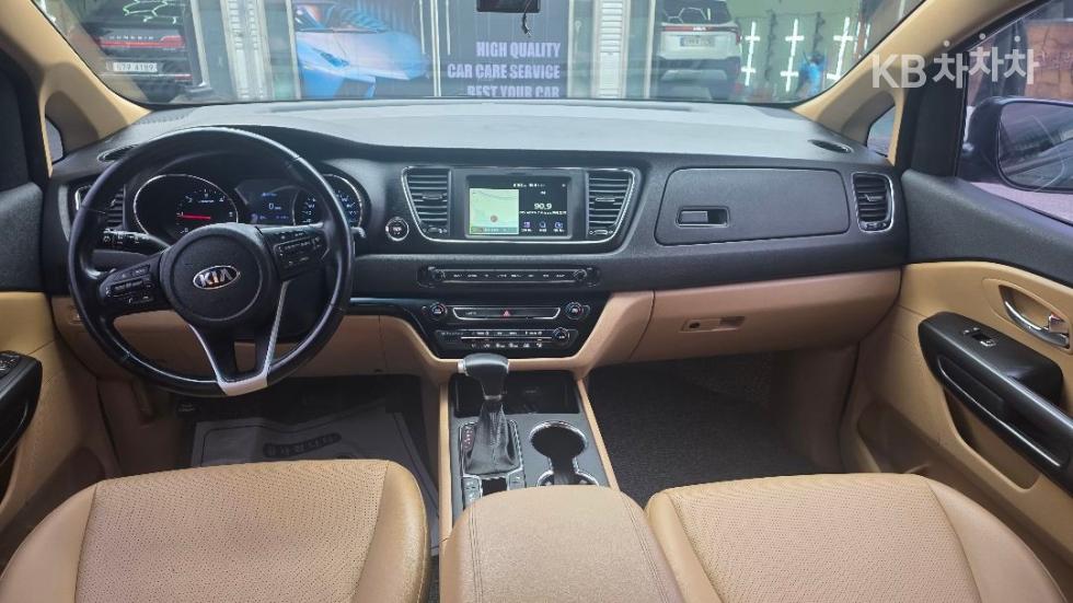 Kia Carnival — miniaturë 15